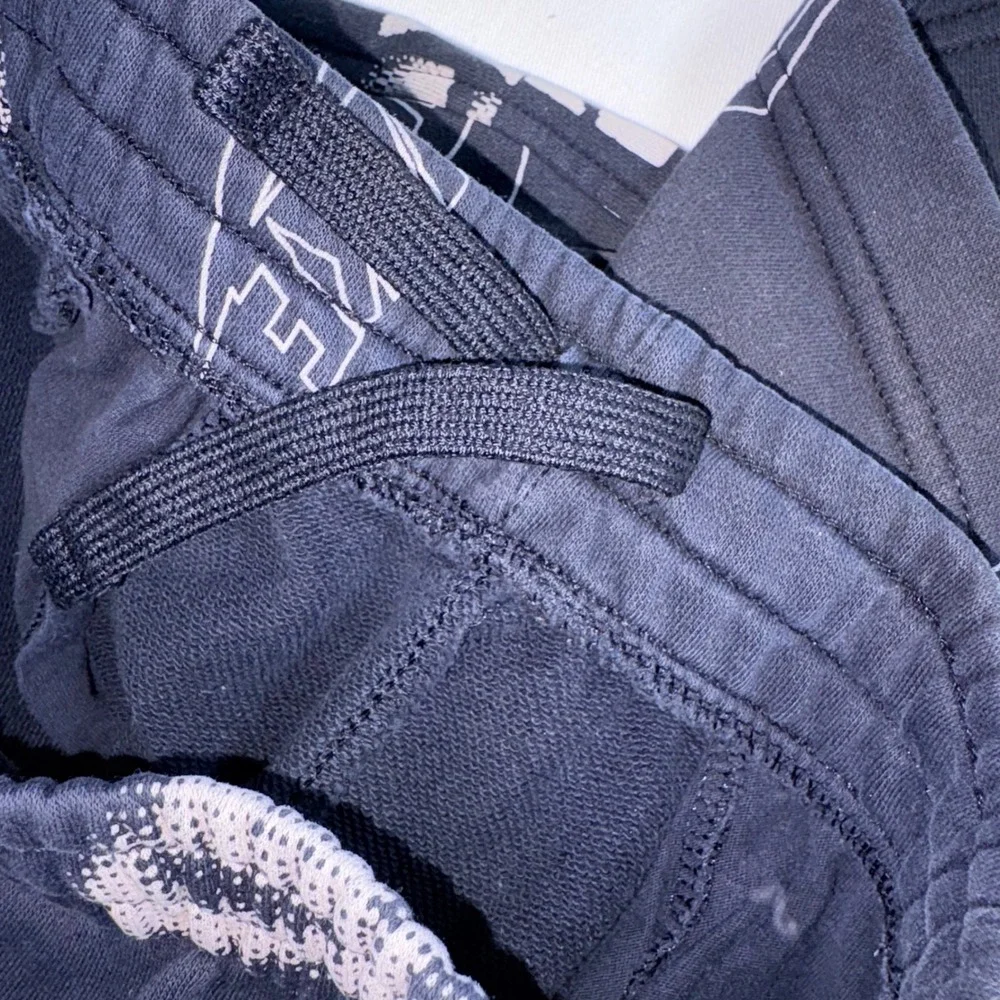 Nike Fleece Shorts Large Kids Black Excellent All-over Logo Print Sportswear